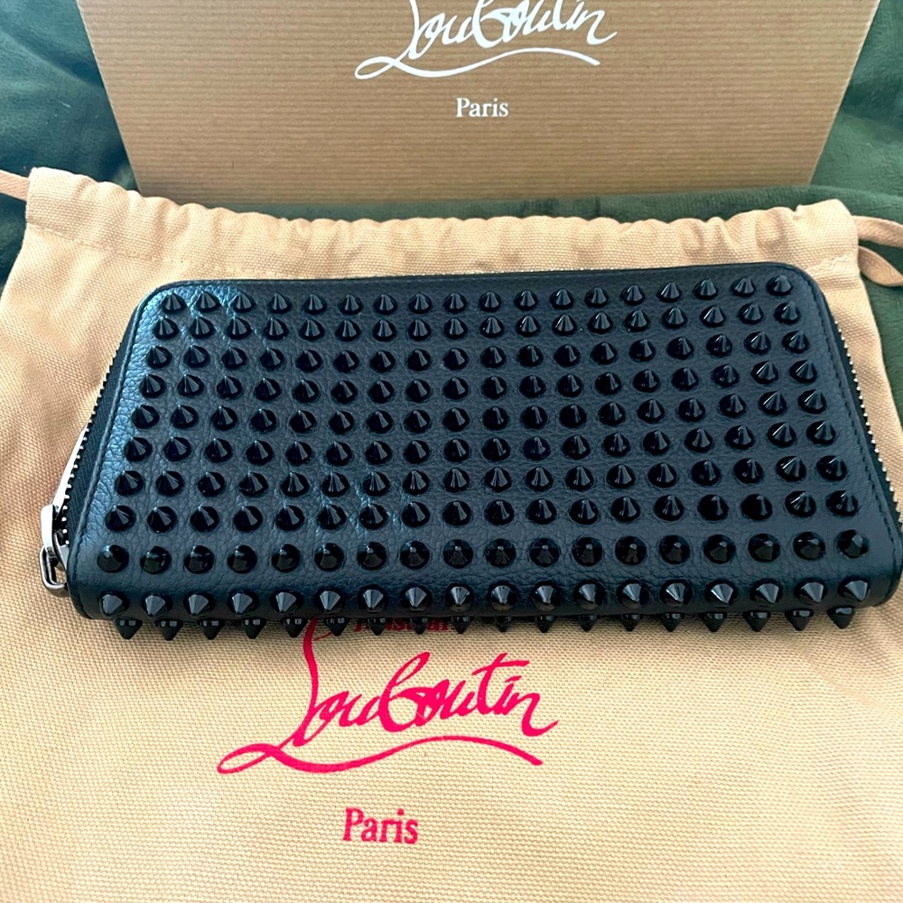 EUC ❣️❣️Authentic Christian Black Panettone Wallet🖤🖤